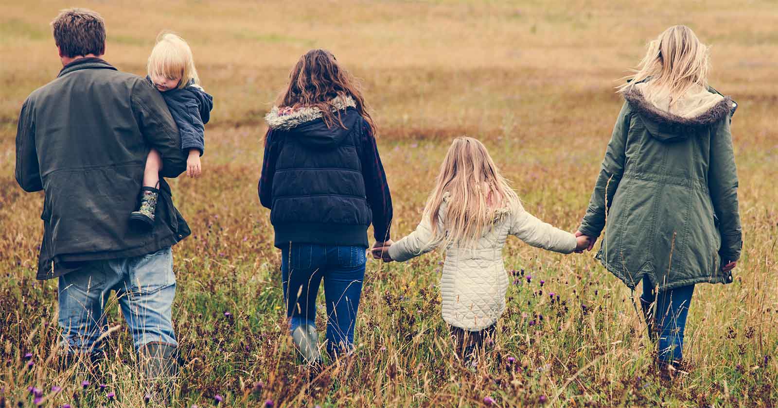 famille vue de dos